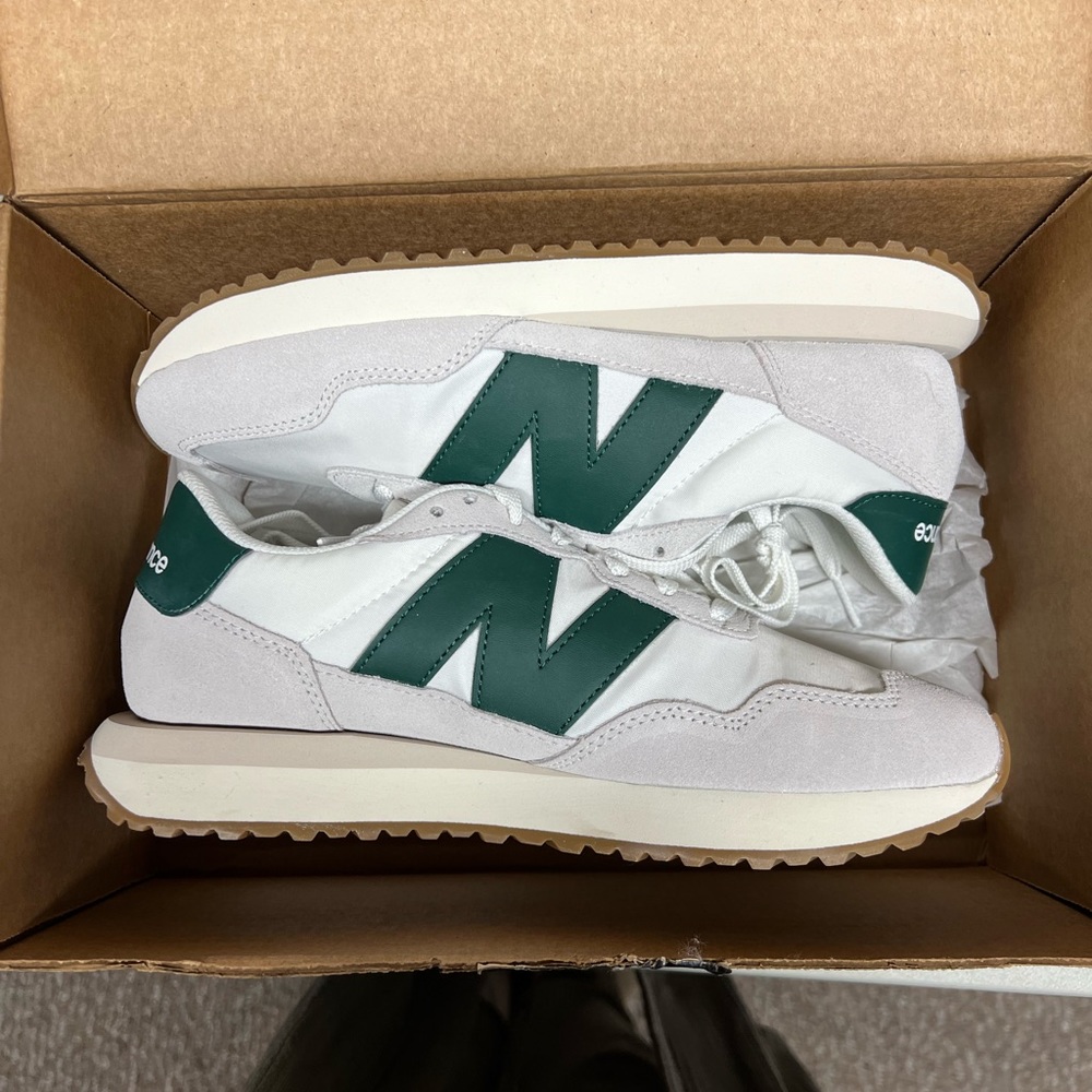 Men’s New Balance 237 sneakers. Brand new. Never worn. White and Green. Size 10